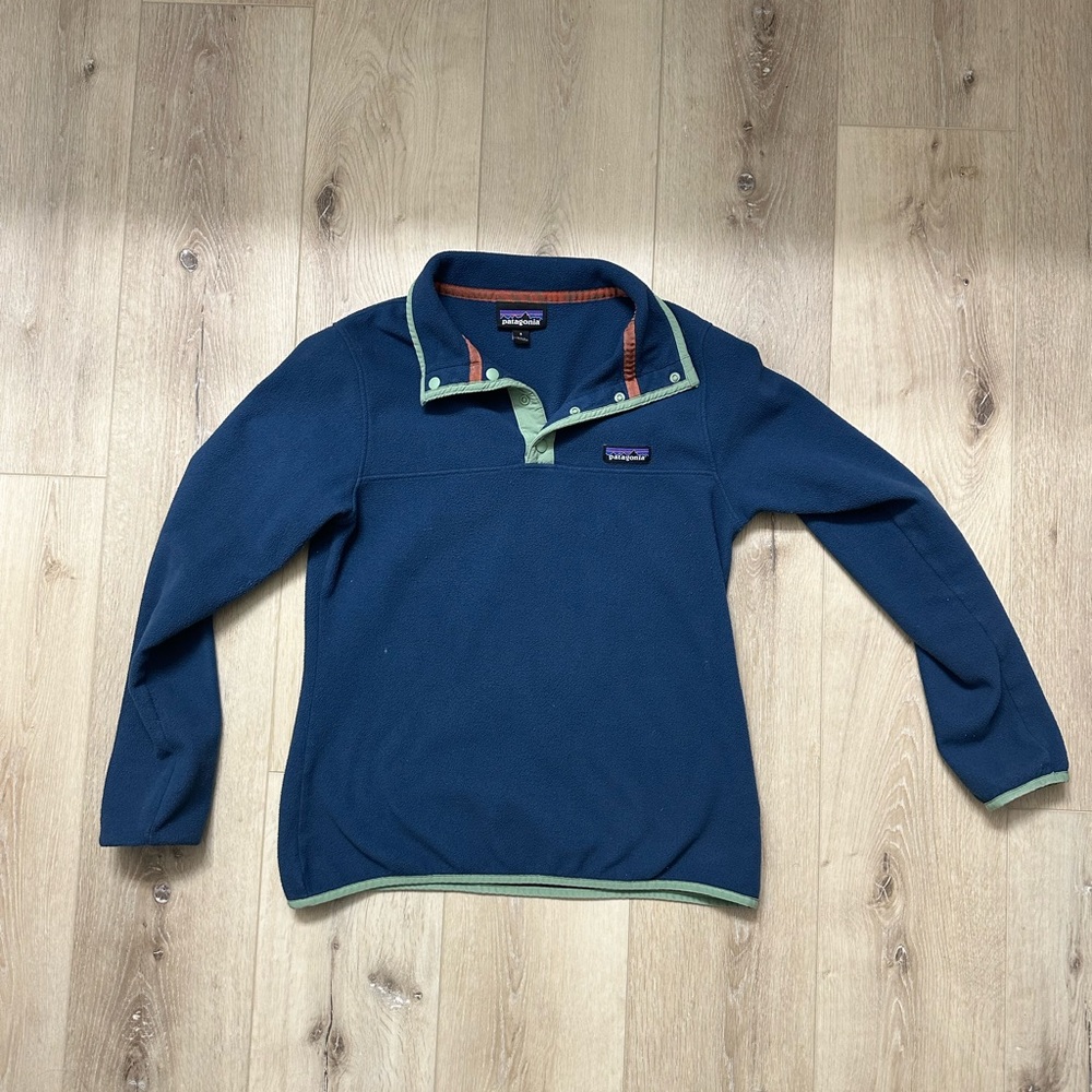 Dark blue Patagonia fleece size small